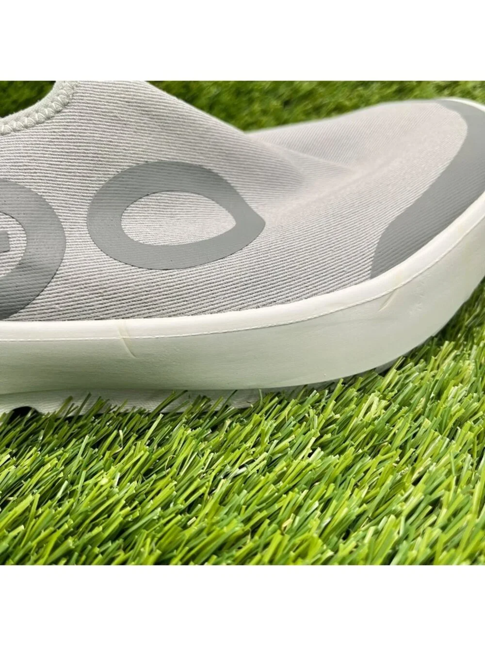 OOFOS OOmg EeZee Low Mens Size 10.5 Gray Casual Walking Slip On Recovery Shoes